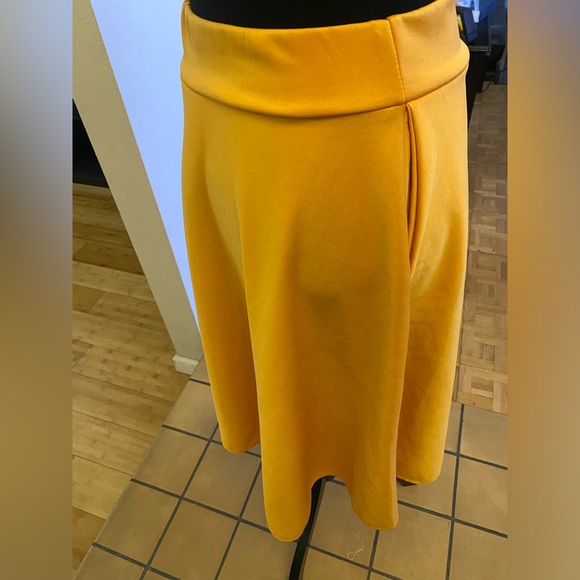 Skirt mid-lenght mustard color NWOT - Picture 6 of 16